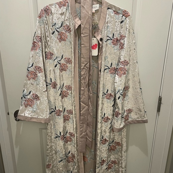 Flower Print long Kimono - Picture 8 of 10